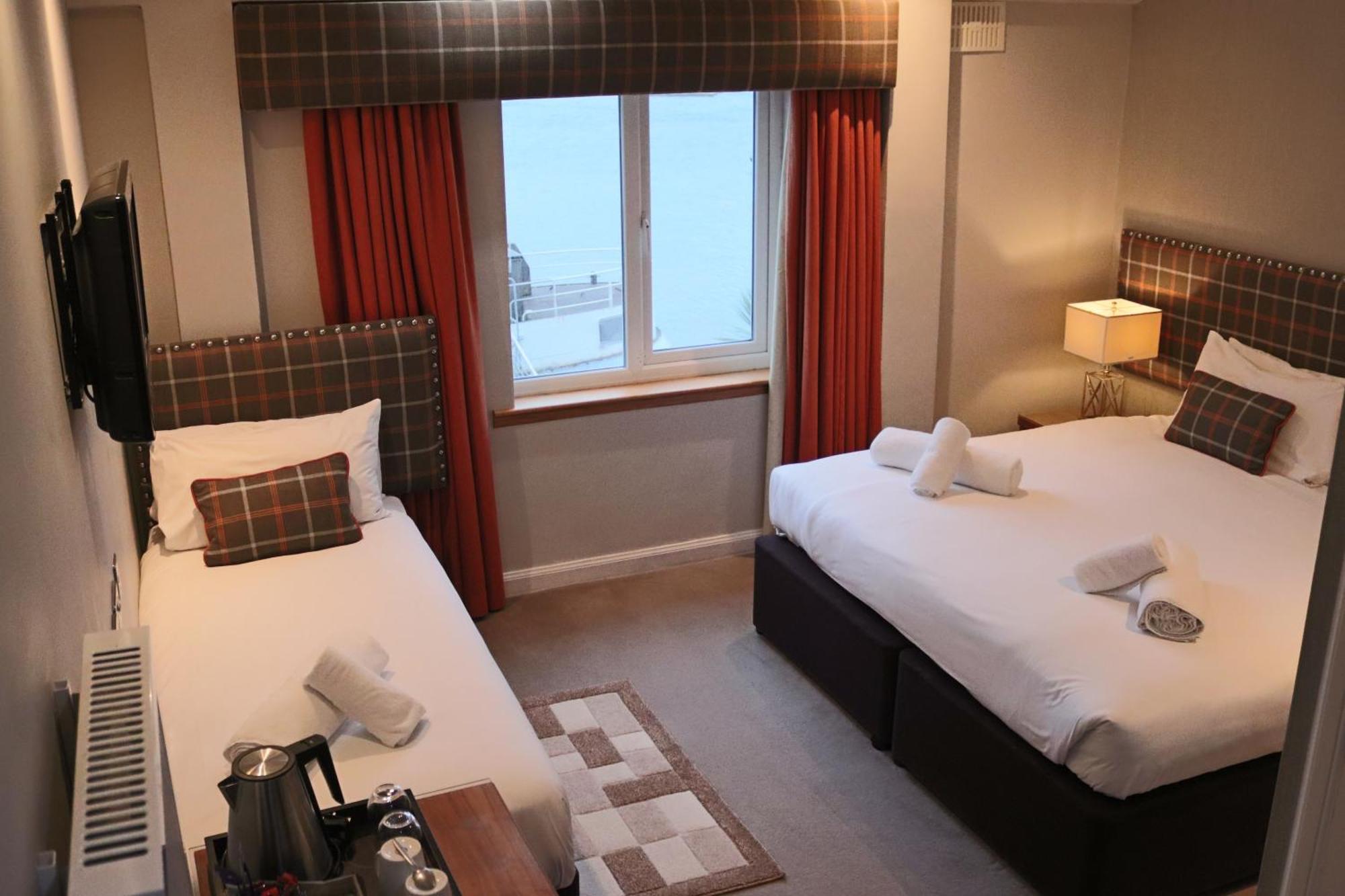Anchor Hotel And Seabed Restaurant Tarbert  Bagian luar foto